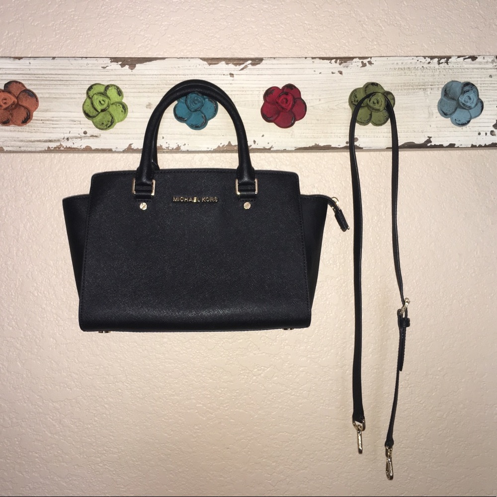 MK Purse 👜 w/ shoulder strap ❌SOLD❌